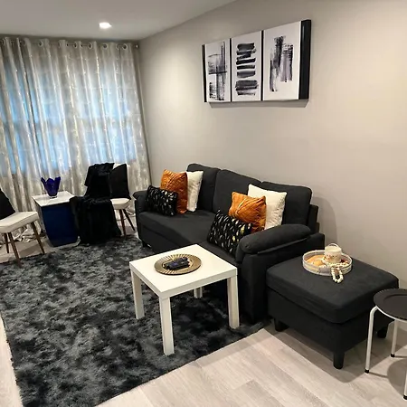Villa Luxurious, Newly Renovated Retreat